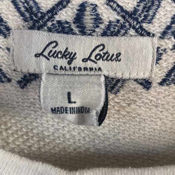Lucky Lotus Embroidered Top Sweatshirt Womens Size L - Picture 3 of 10
